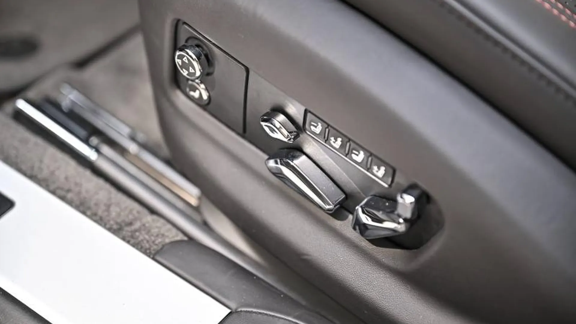 Bentley Flying Spur — photo 27