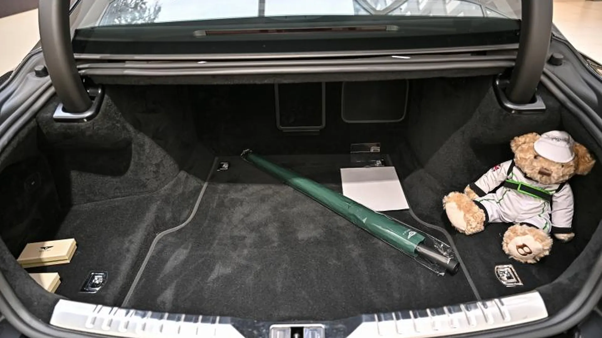 Bentley Flying Spur — photo 42