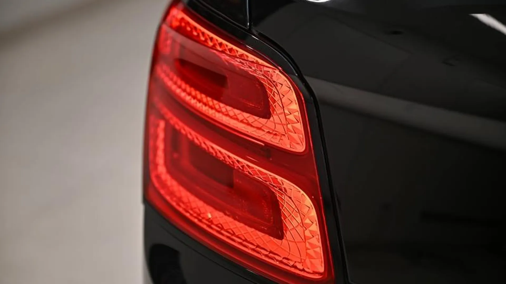 Bentley Flying Spur — photo 8