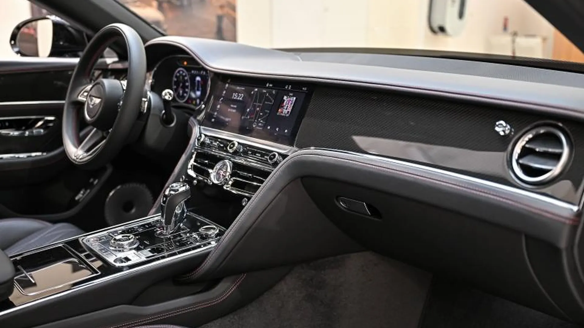 Bentley Flying Spur — photo 18