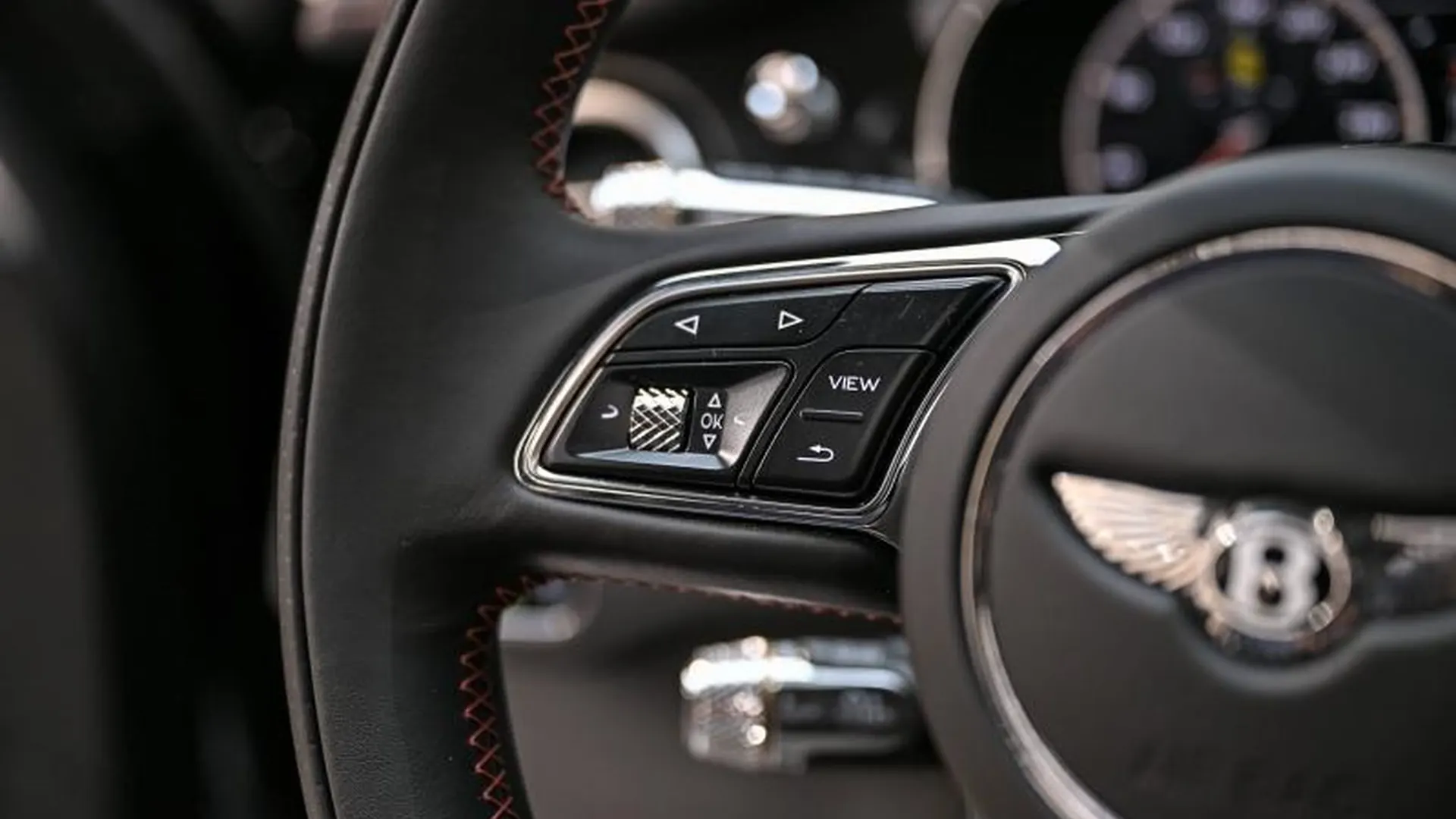Bentley Flying Spur — photo 38