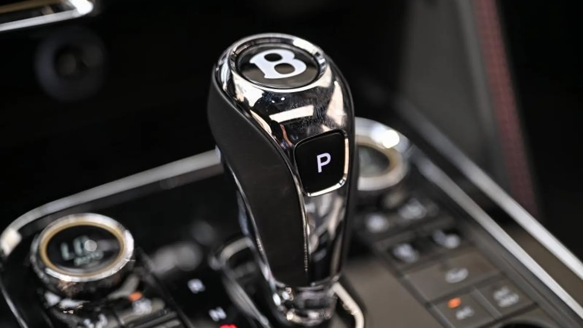 Bentley Flying Spur — photo 35