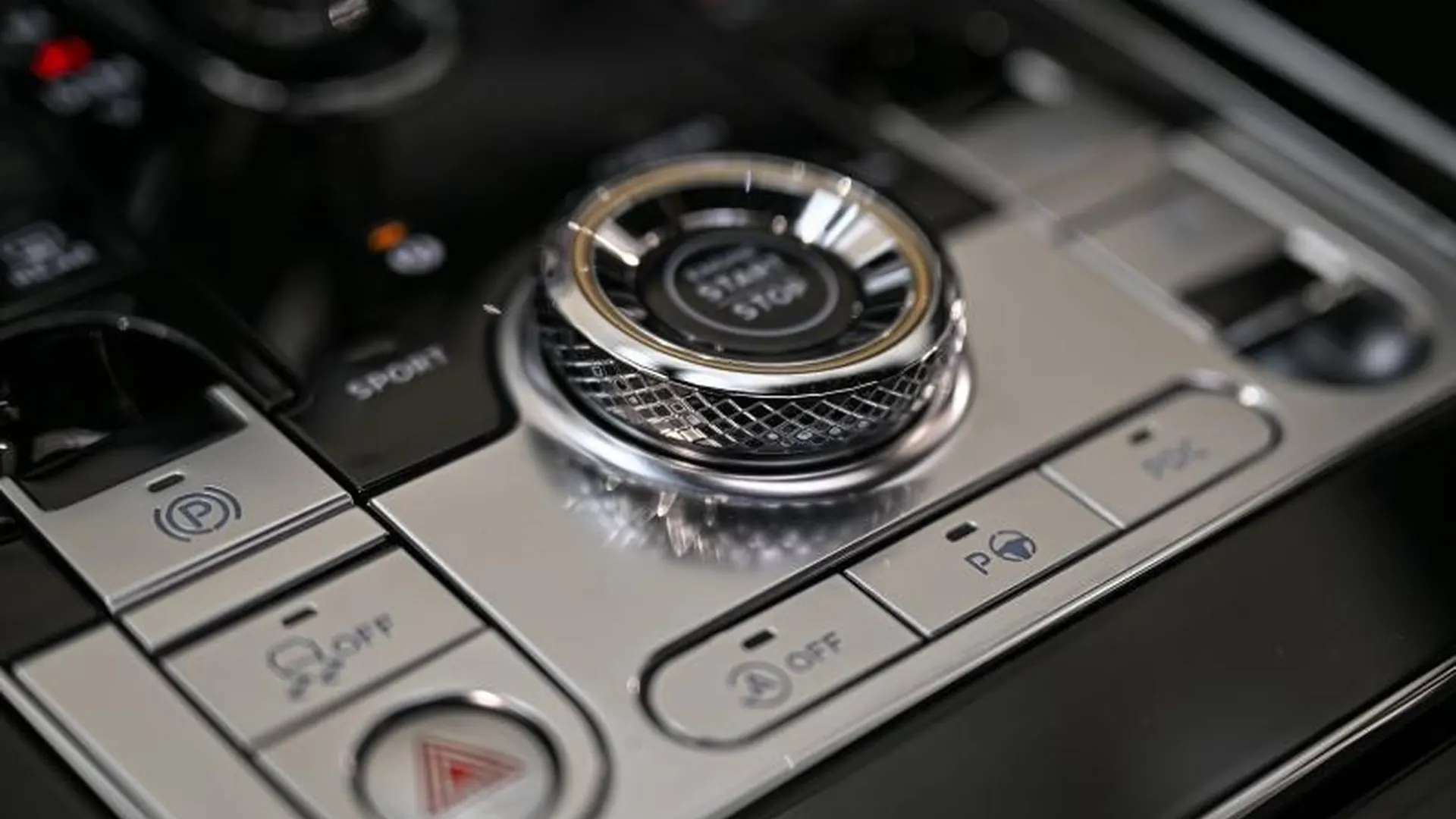 Bentley Flying Spur — photo 40