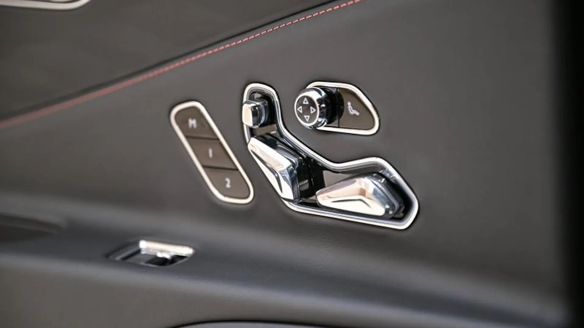 Bentley Flying Spur — photo 26