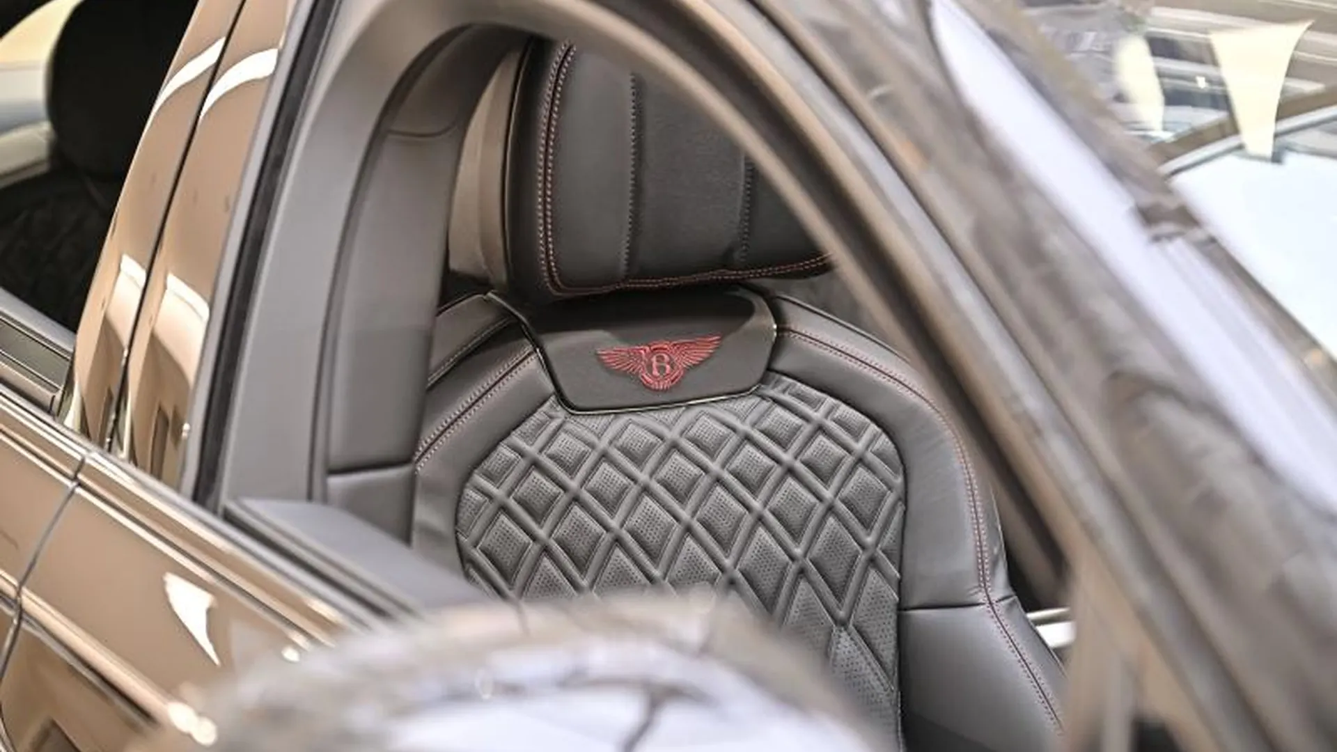 Bentley Flying Spur — photo 13