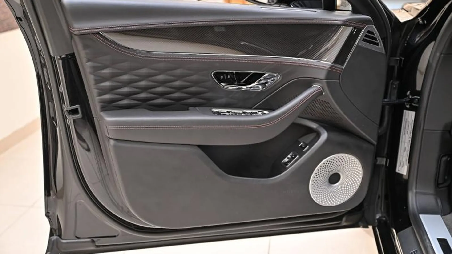 Bentley Flying Spur — photo 21
