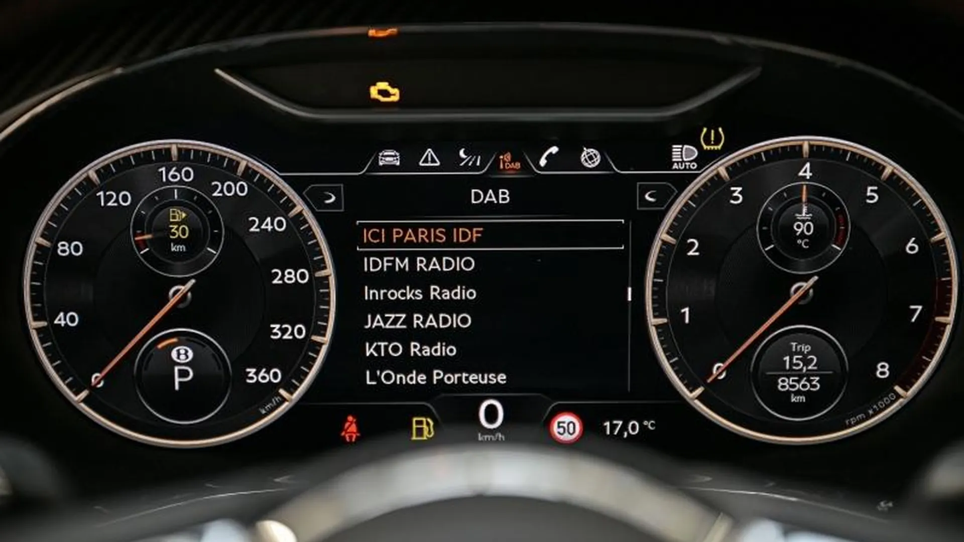 Bentley Flying Spur — photo 29