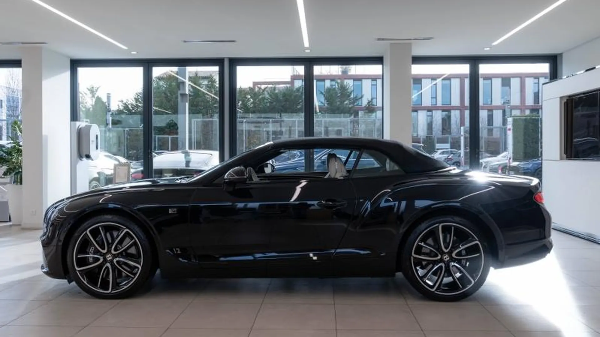 Bentley Continental GTC — photo 6