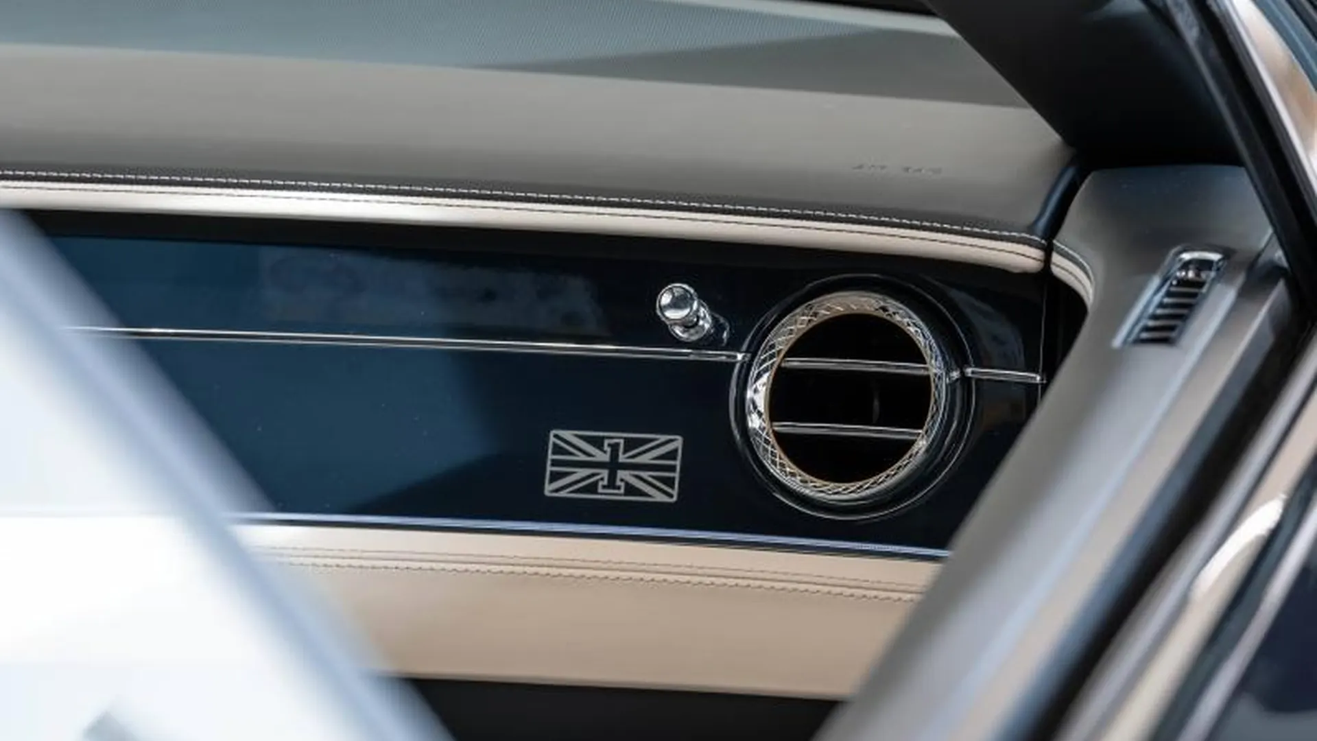 Bentley Continental GTC — photo 33