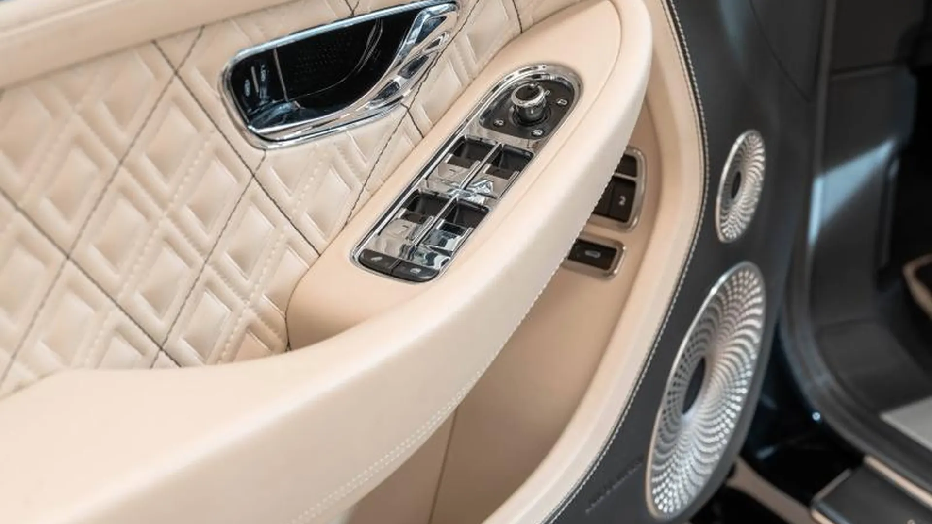 Bentley Continental GTC — photo 22