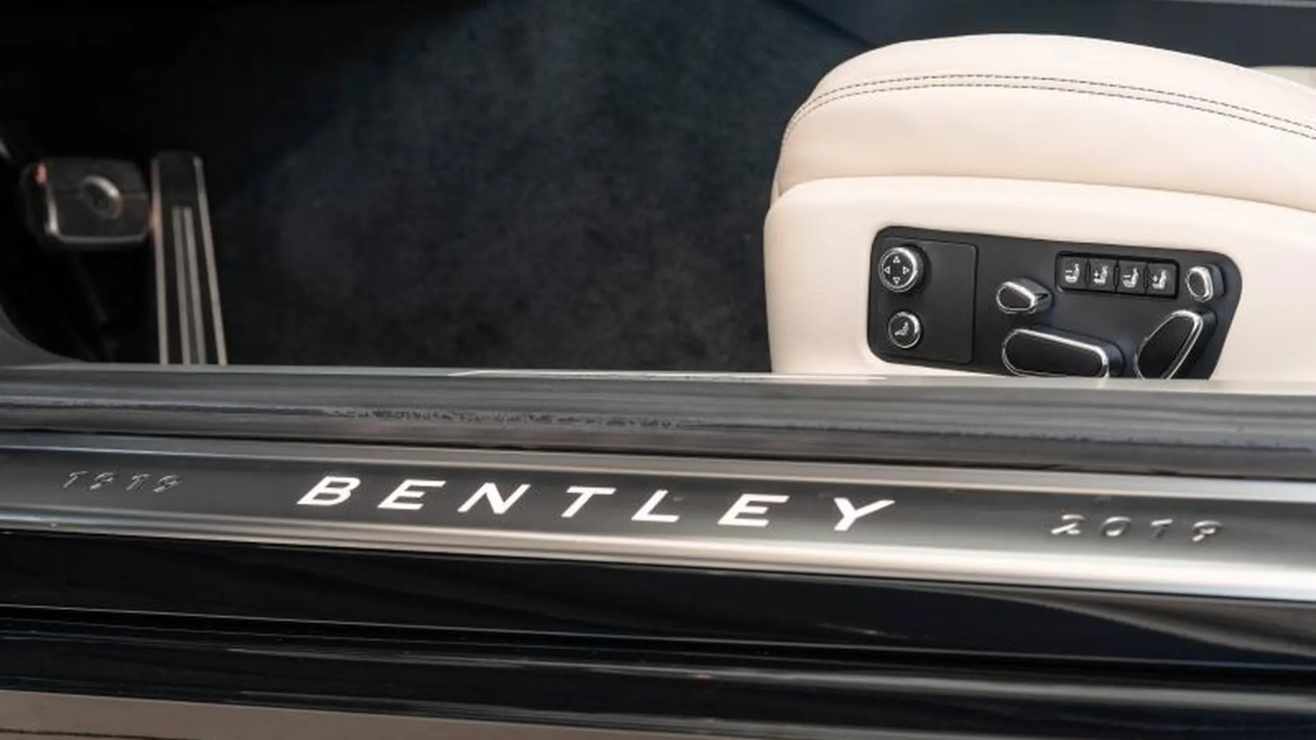 Bentley Continental GTC — photo 21