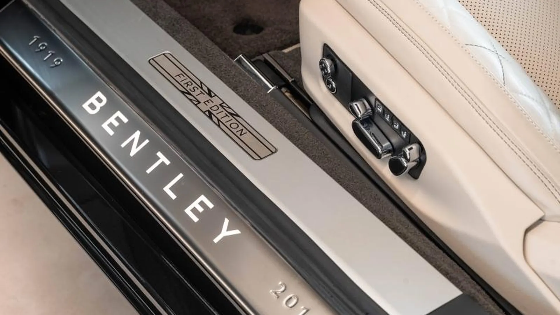 Bentley Continental GTC — photo 20