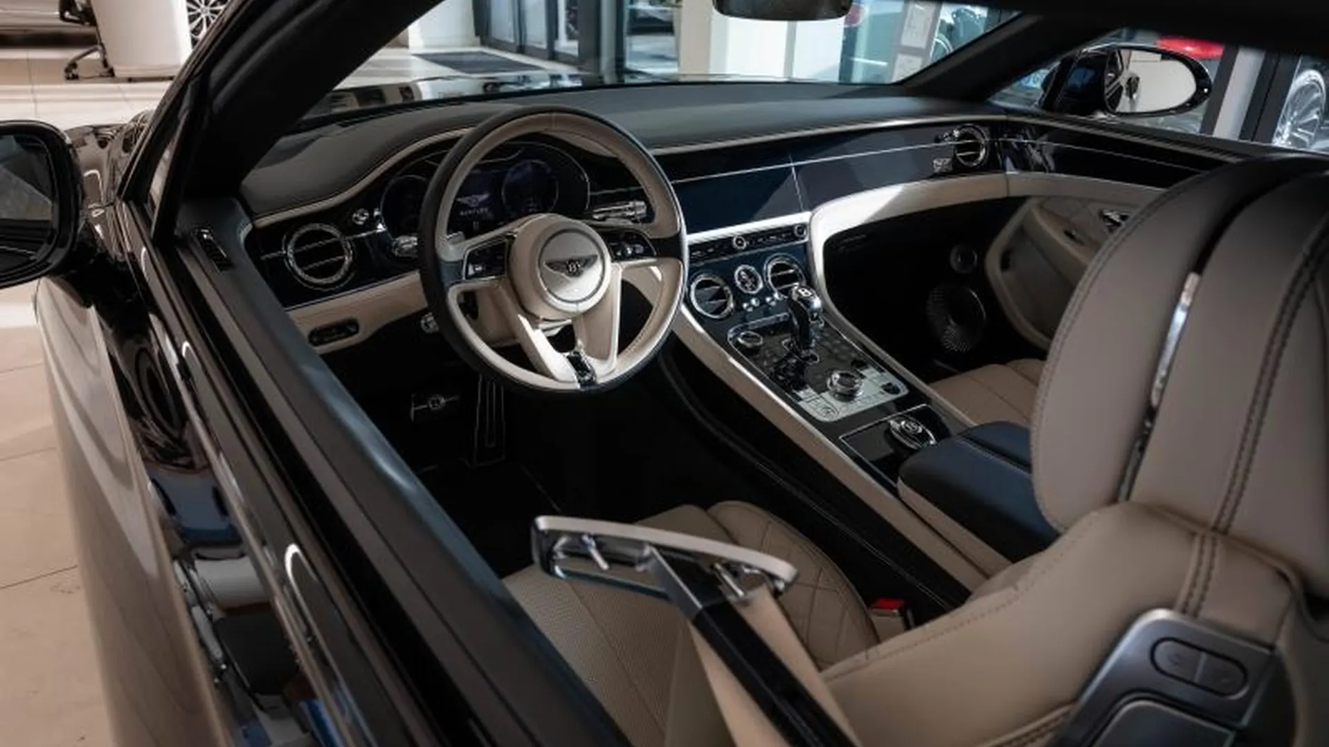 Bentley Continental GTC — photo 35