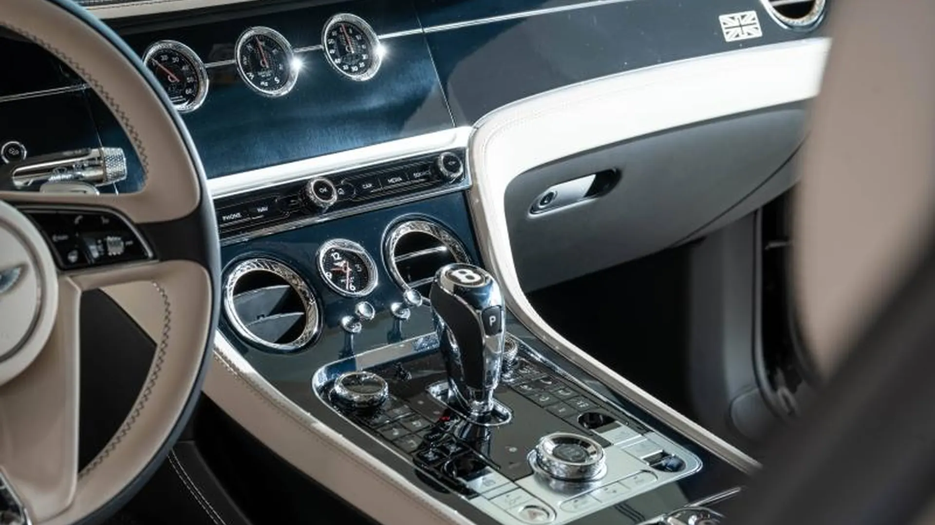 Bentley Continental GTC — photo 19