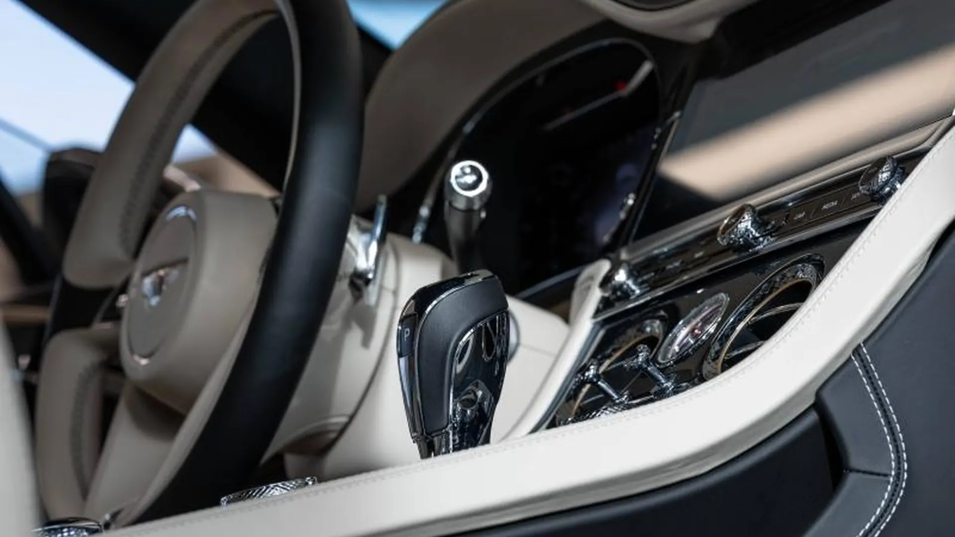 Bentley Continental GTC — photo 26