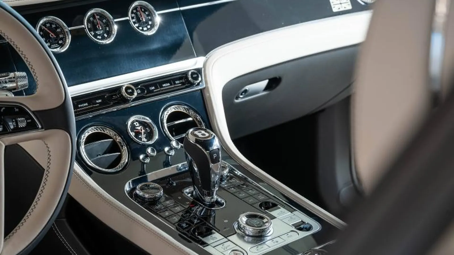 Bentley Continental GTC — photo 14