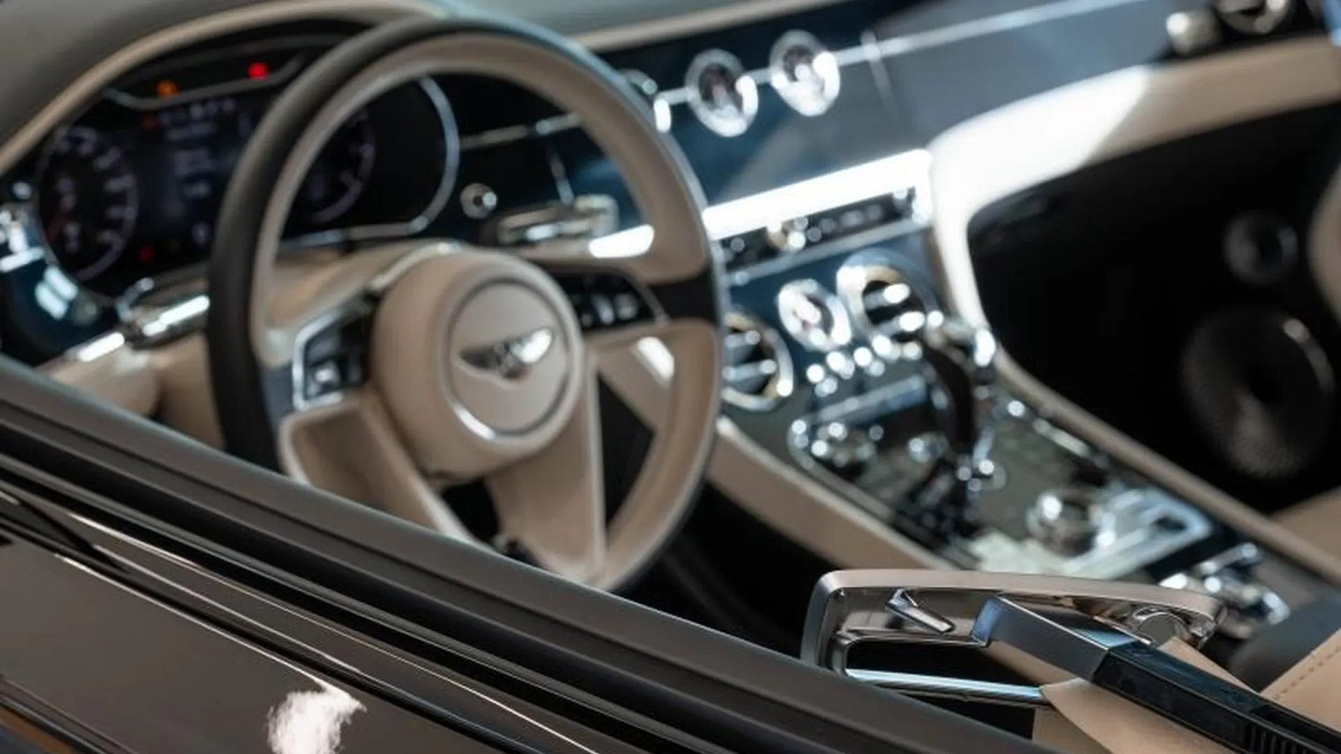Bentley Continental GTC — photo 11