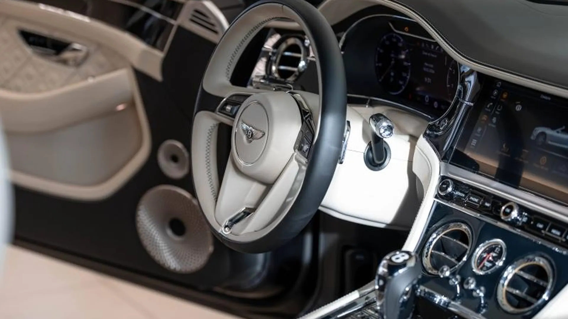 Bentley Continental GTC — photo 9