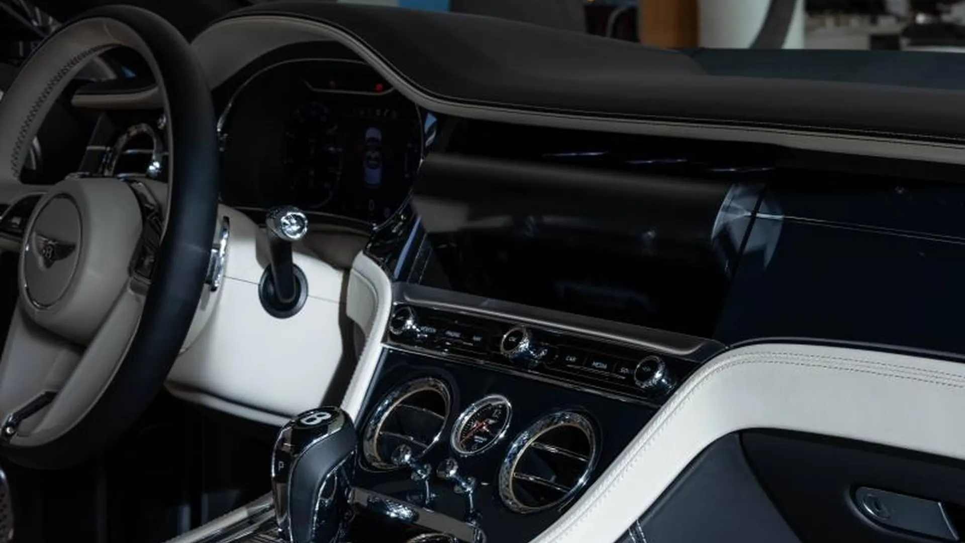 Bentley Continental GTC — photo 23