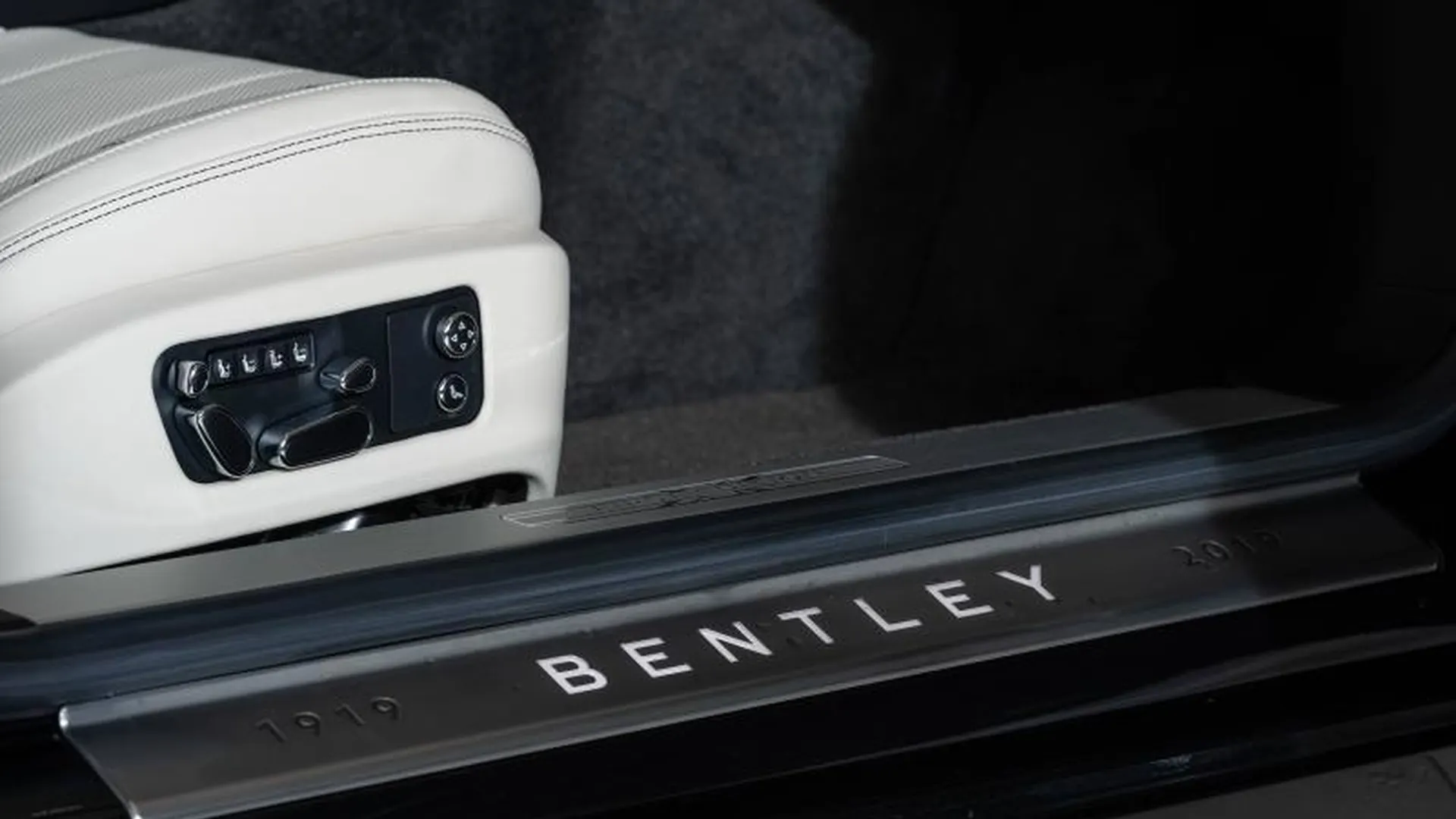Bentley Continental GTC — photo 40