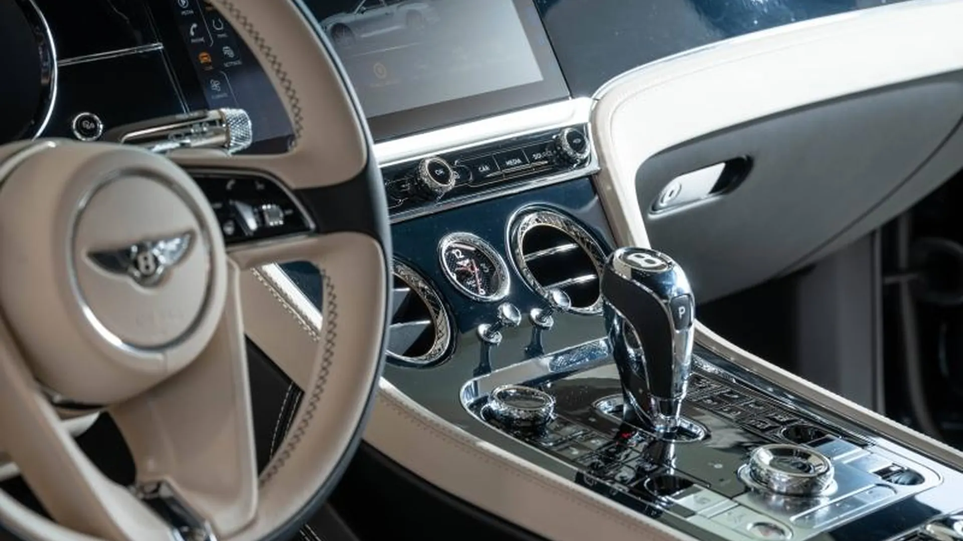 Bentley Continental GTC — photo 10
