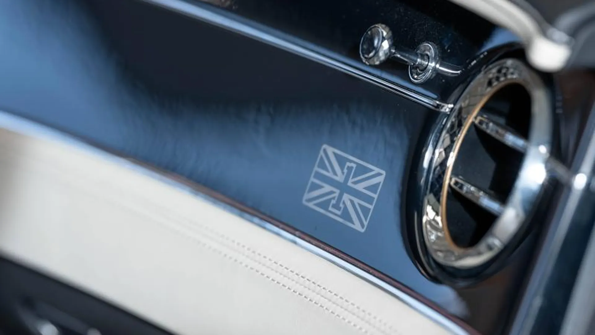 Bentley Continental GTC — photo 37