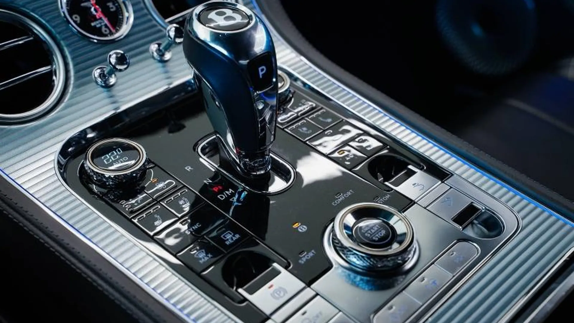 Bentley Continental GT — photo 32