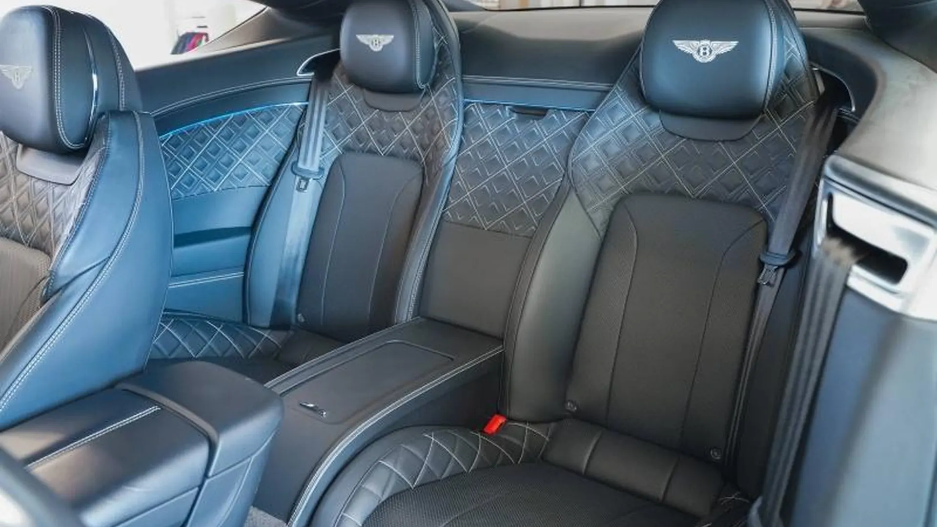 Bentley Continental GT — photo 19