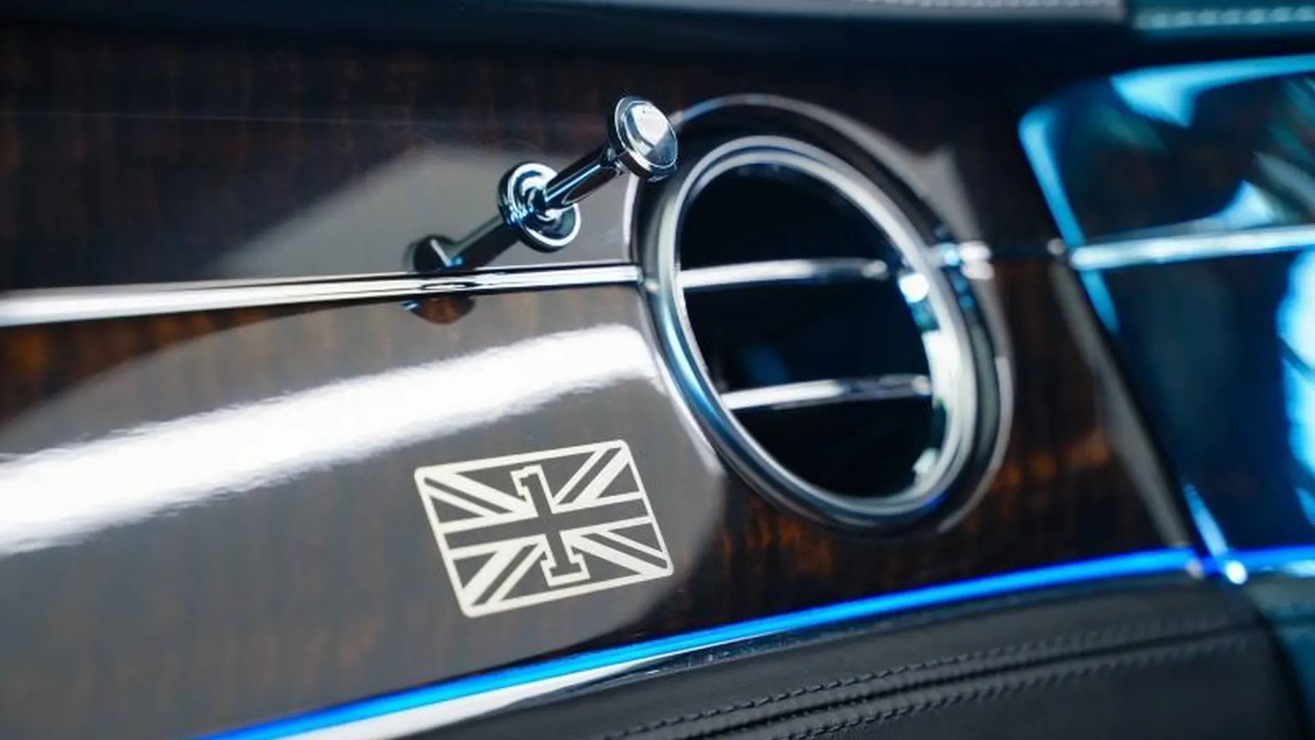 Bentley Continental GT — photo 39