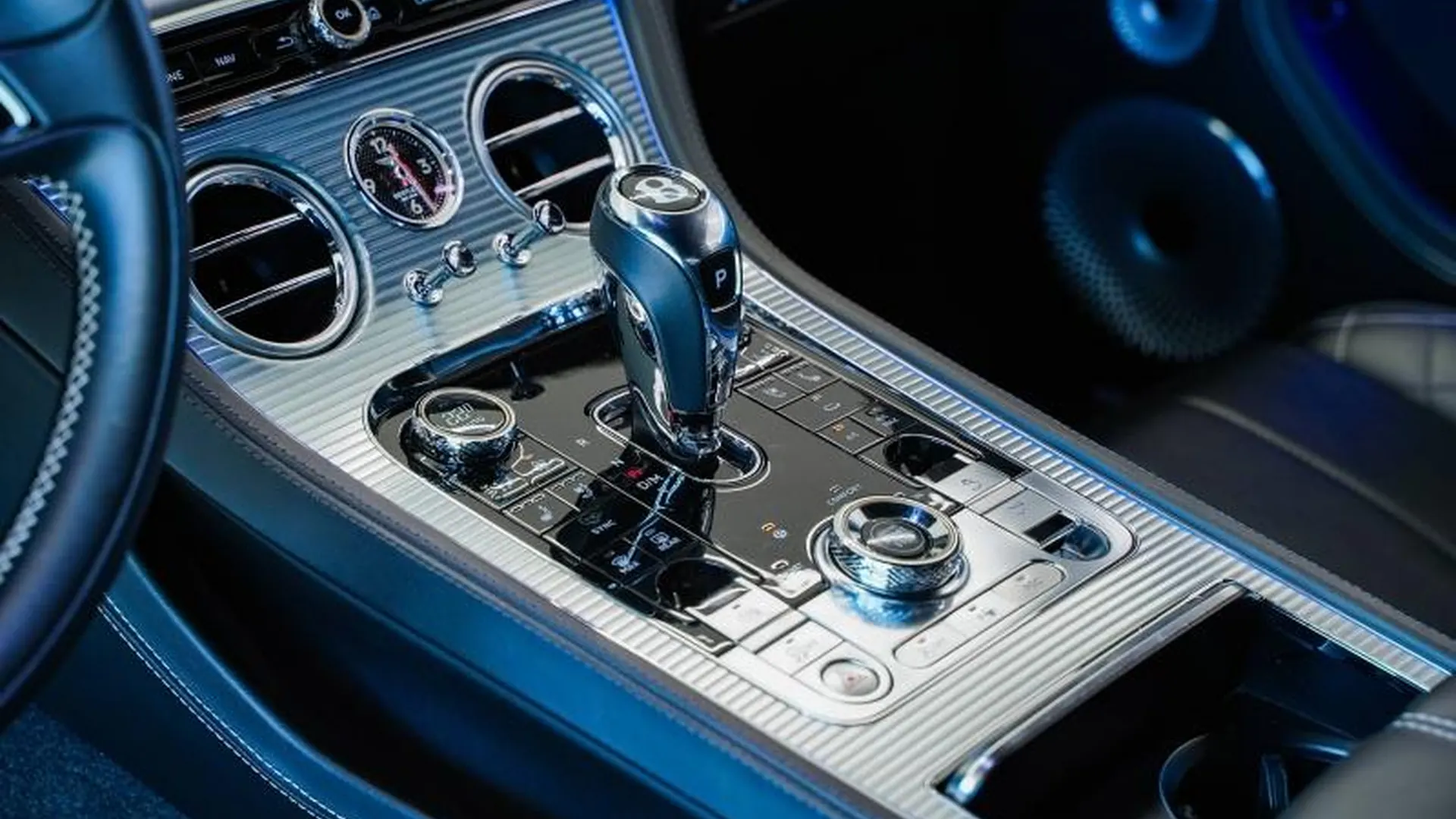 Bentley Continental GT — photo 27