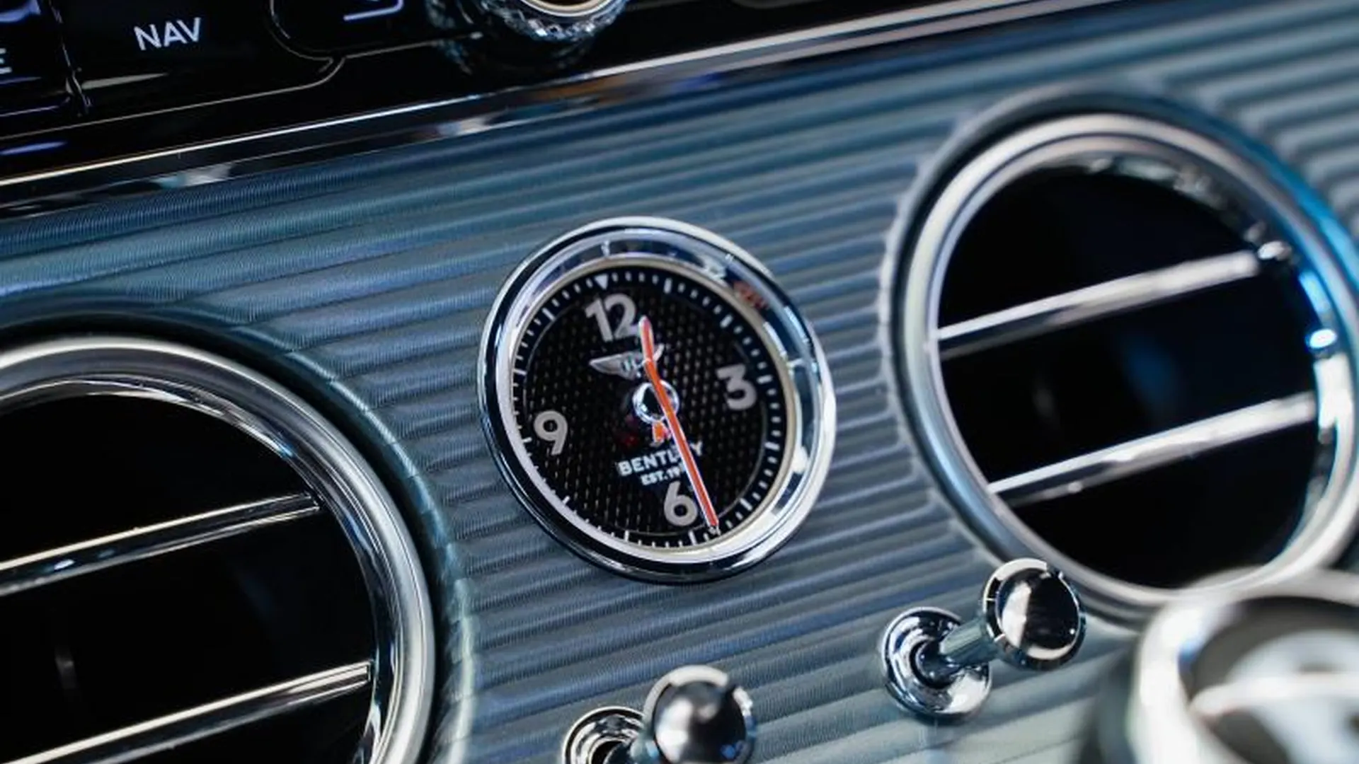 Bentley Continental GT — photo 36