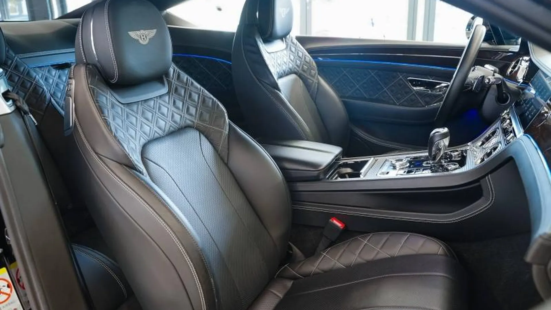 Bentley Continental GT — photo 17