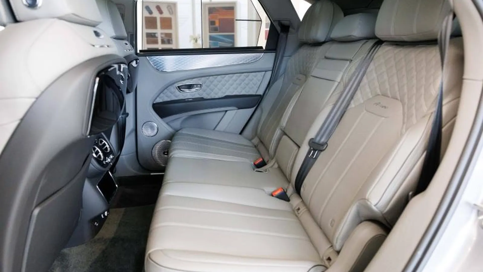 Bentley Bentayga — photo 24