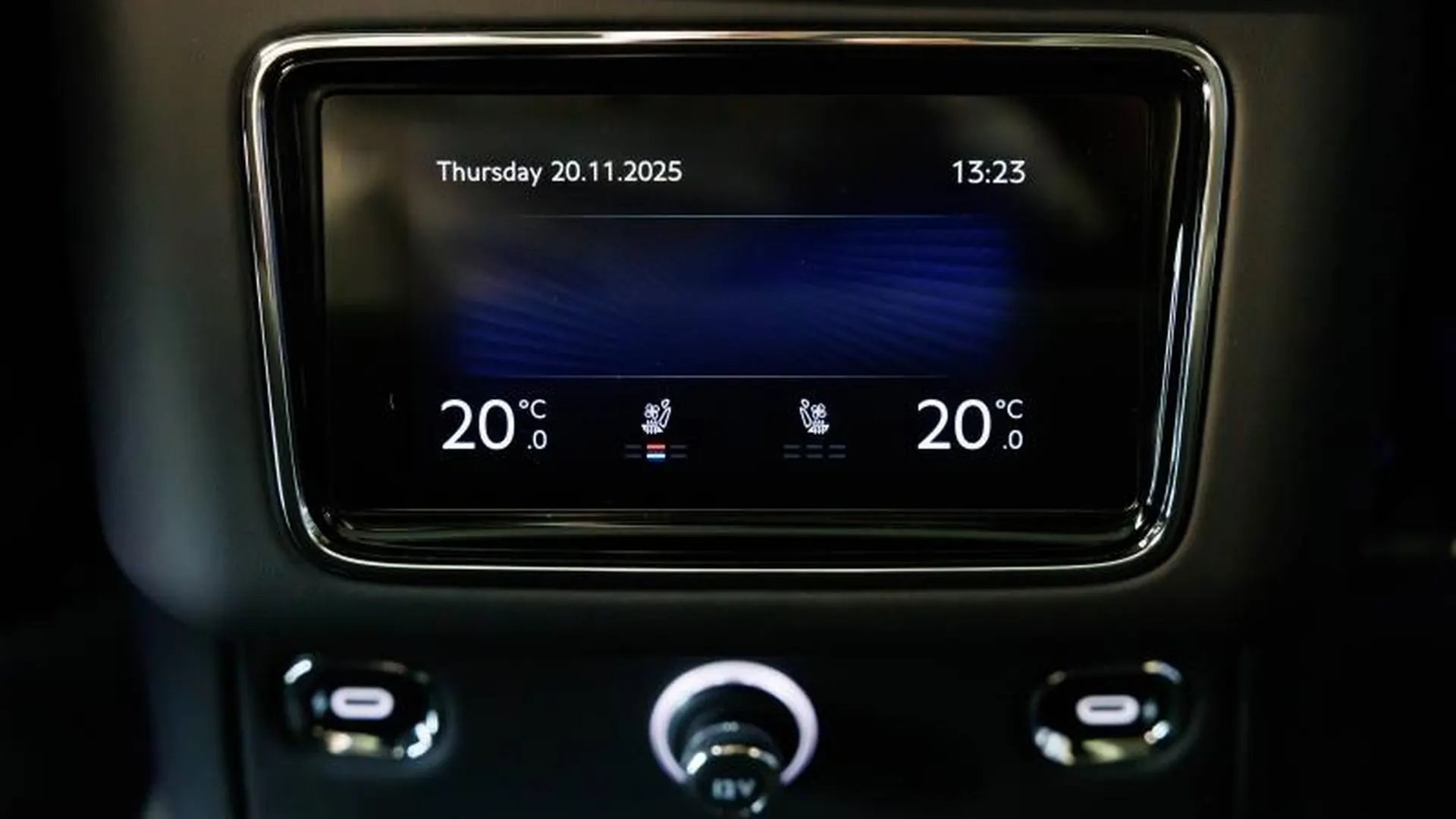 Bentley Bentayga — photo 29