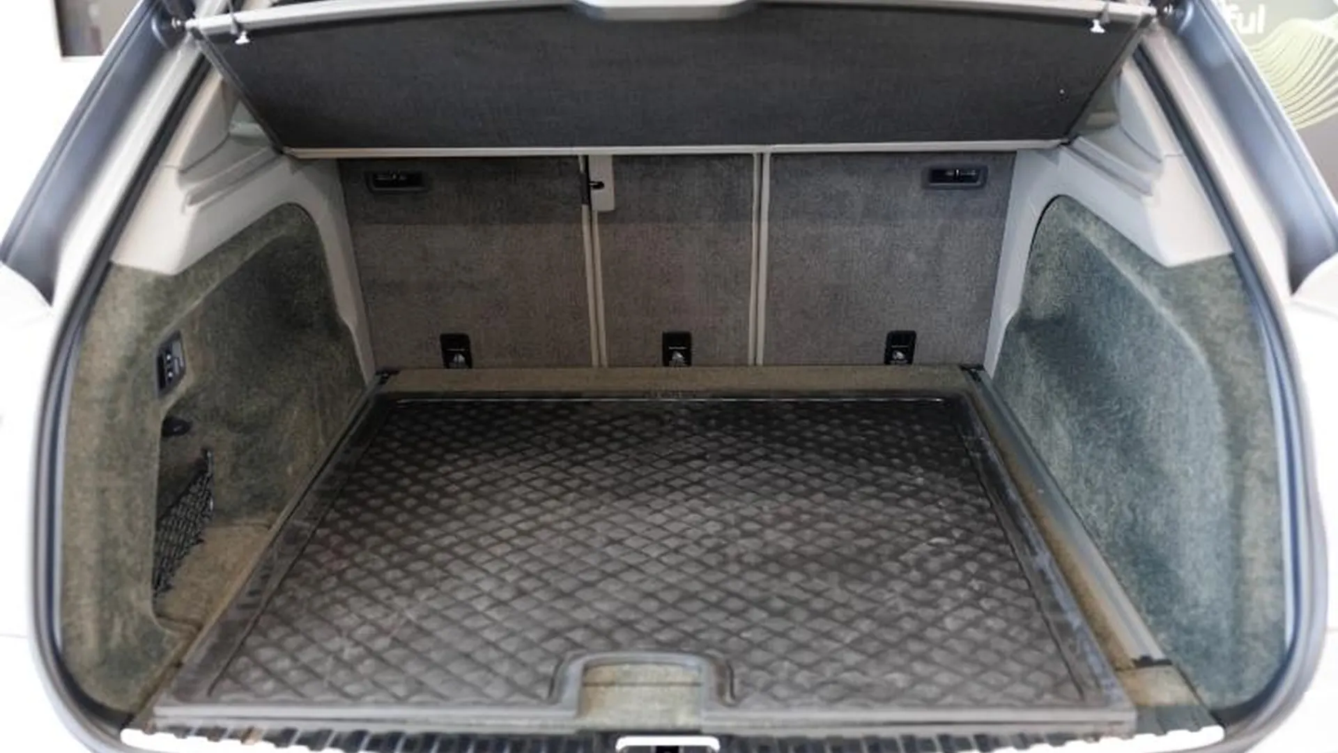 Bentley Bentayga — photo 21