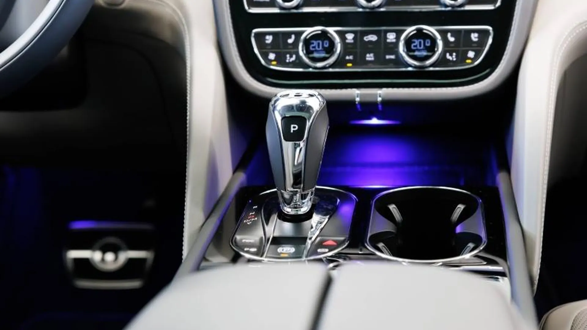 Bentley Bentayga — photo 19