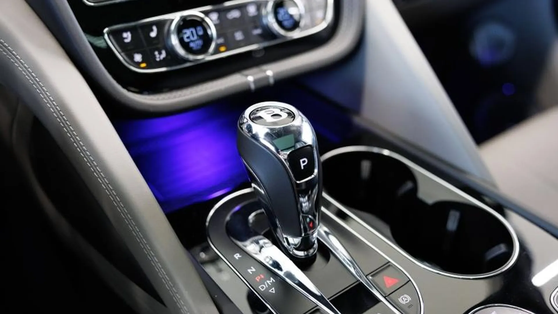 Bentley Bentayga — photo 37