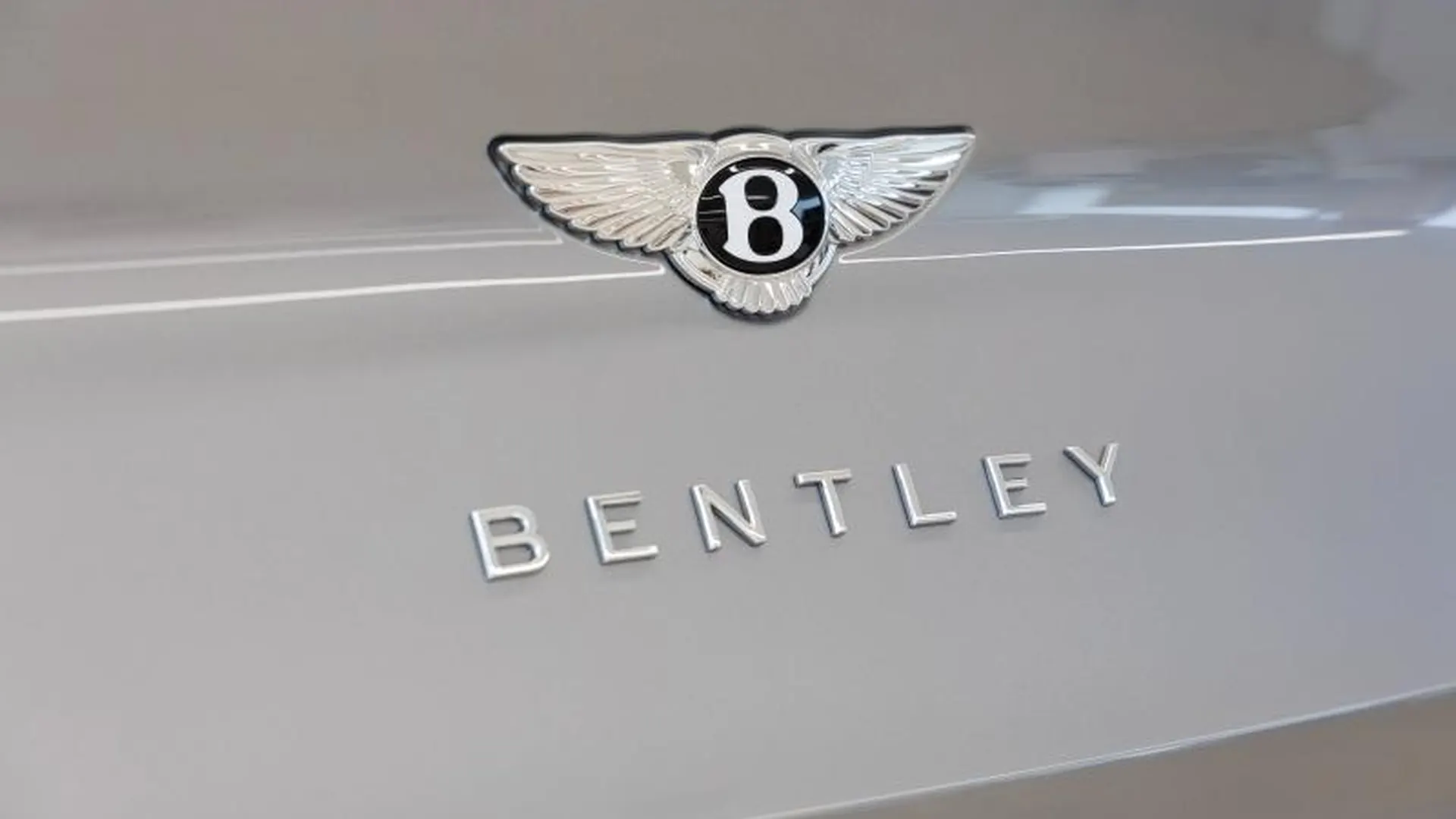 Bentley Bentayga — photo 8