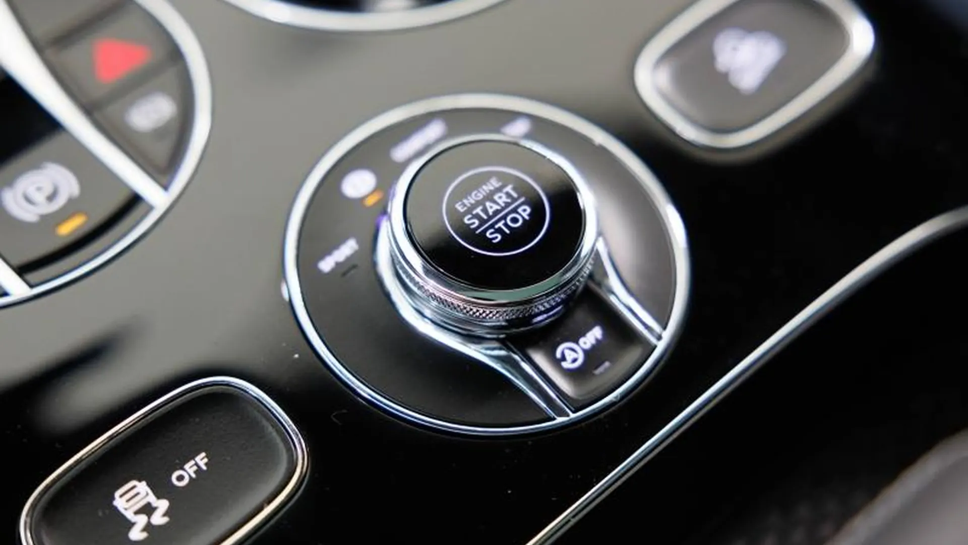 Bentley Bentayga — photo 36