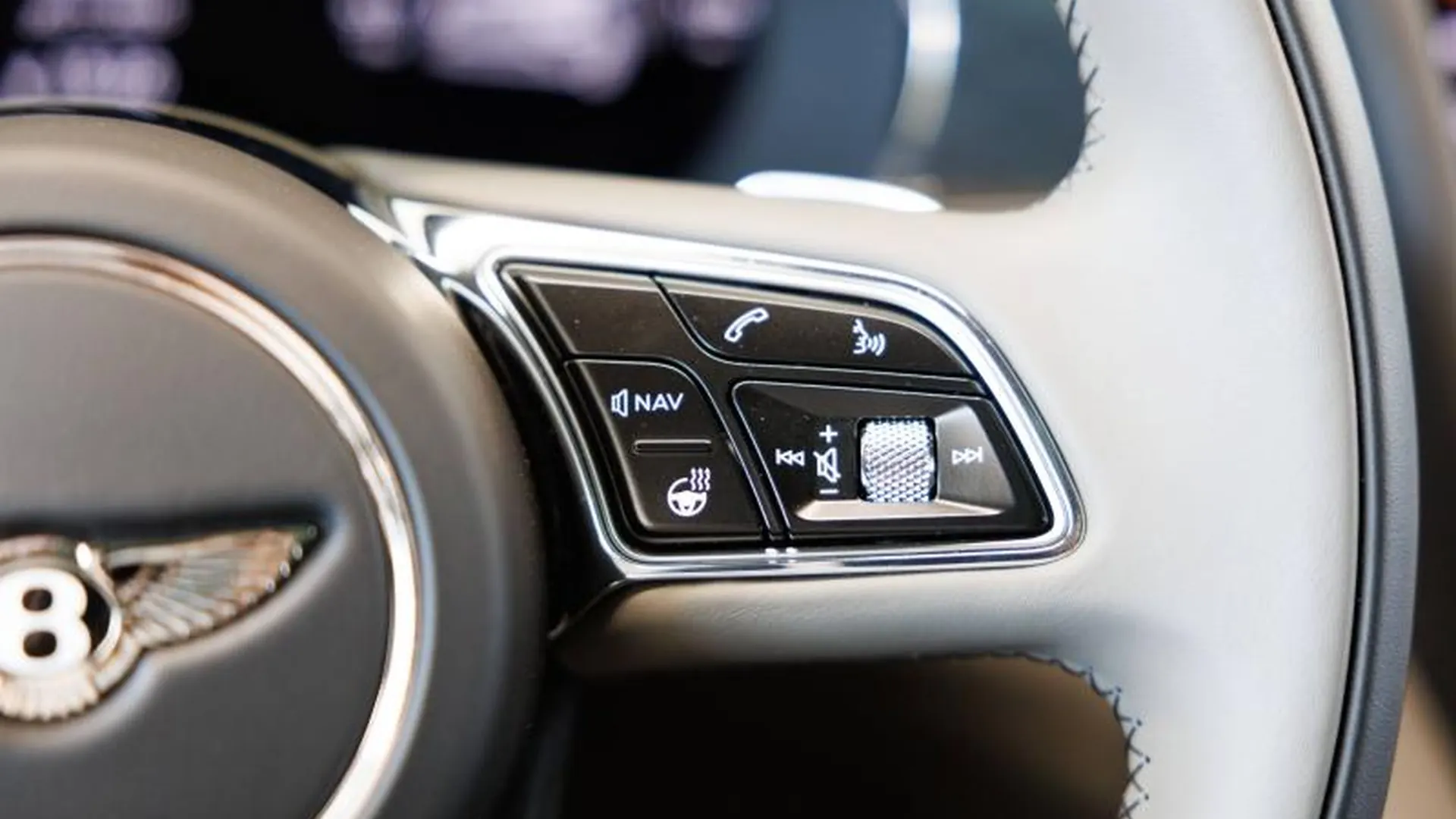 Bentley Bentayga — photo 35