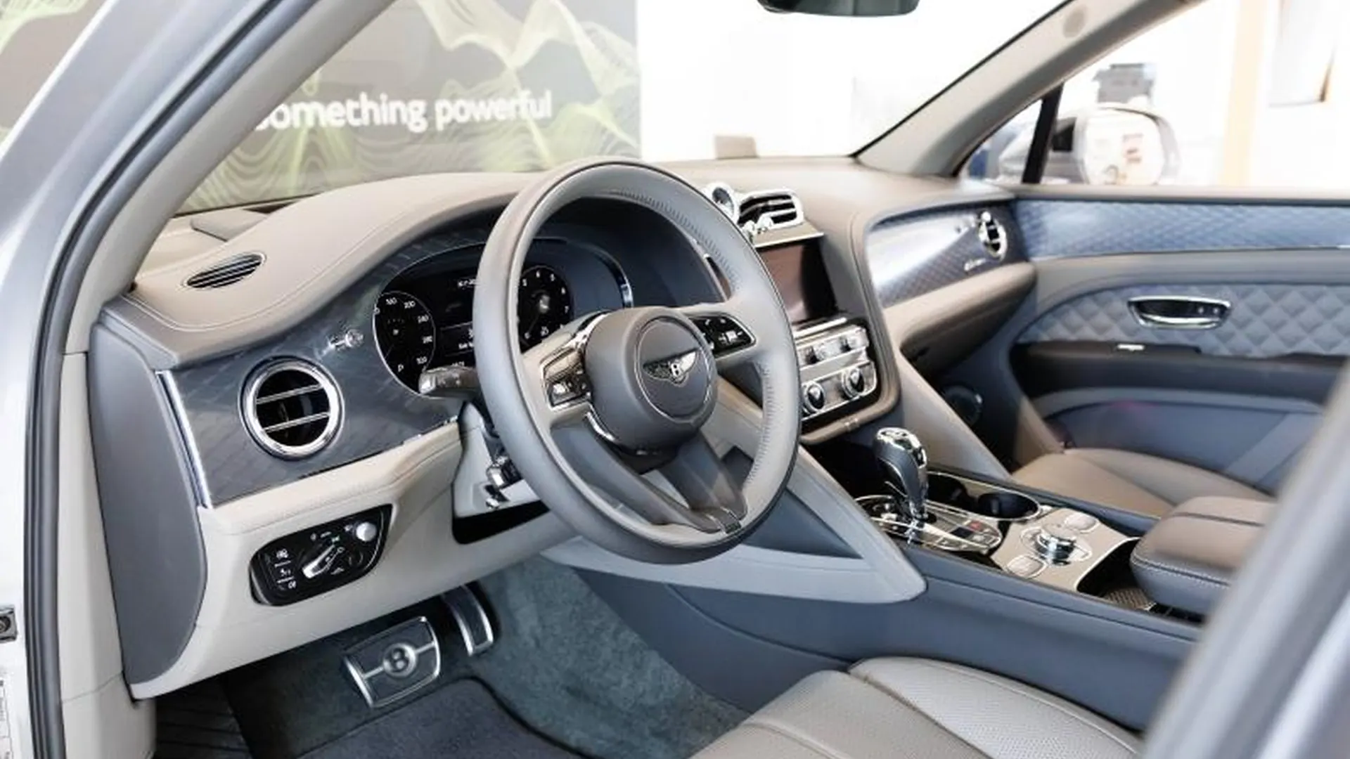 Bentley Bentayga — photo 15