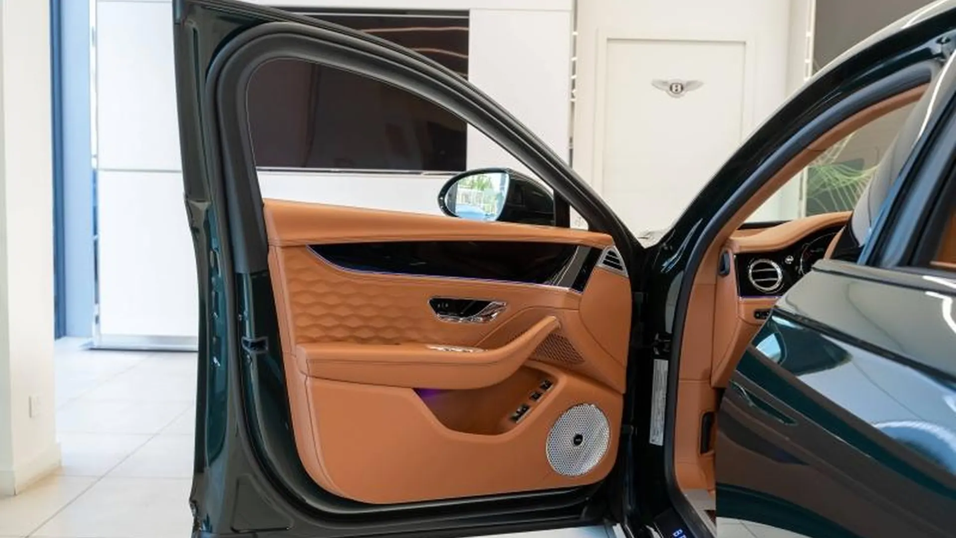 Bentley Flying Spur — photo 22