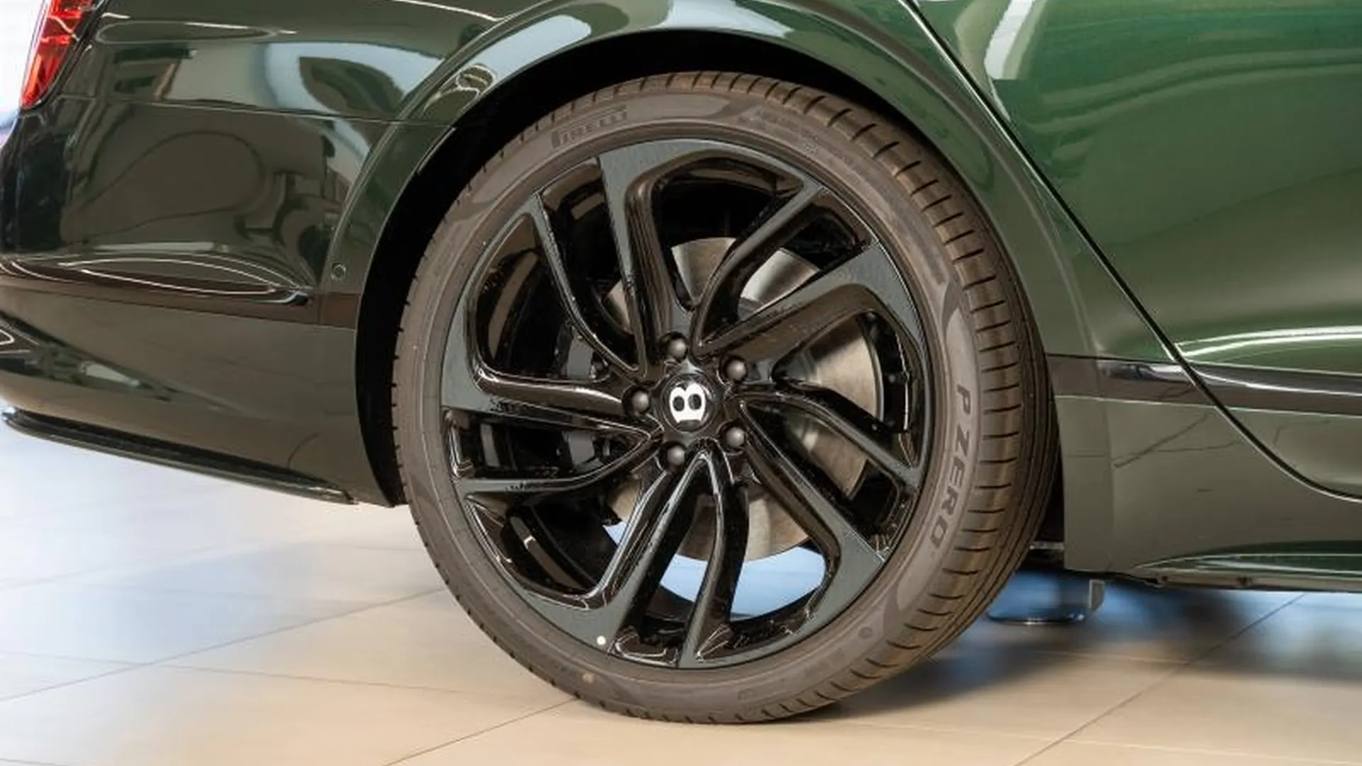 Bentley Flying Spur — photo 46