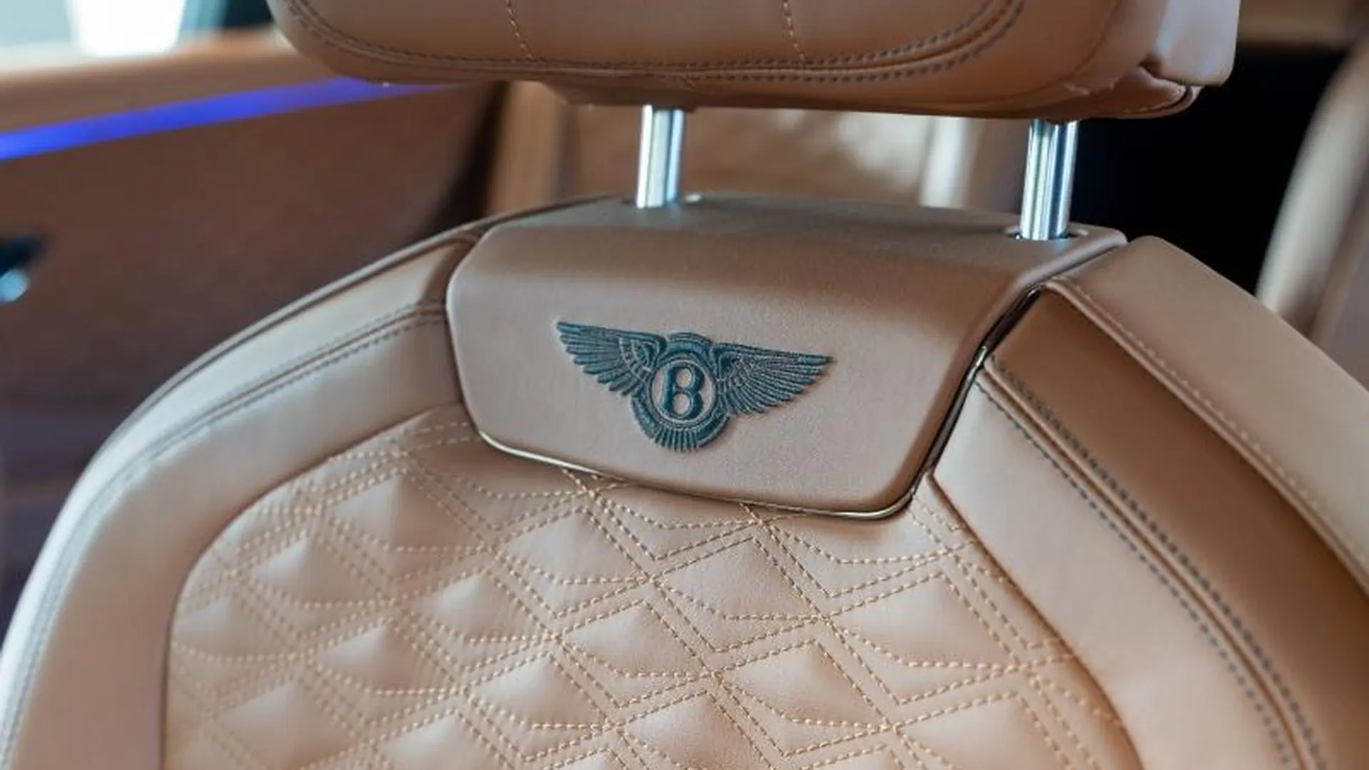 Bentley Flying Spur — photo 26