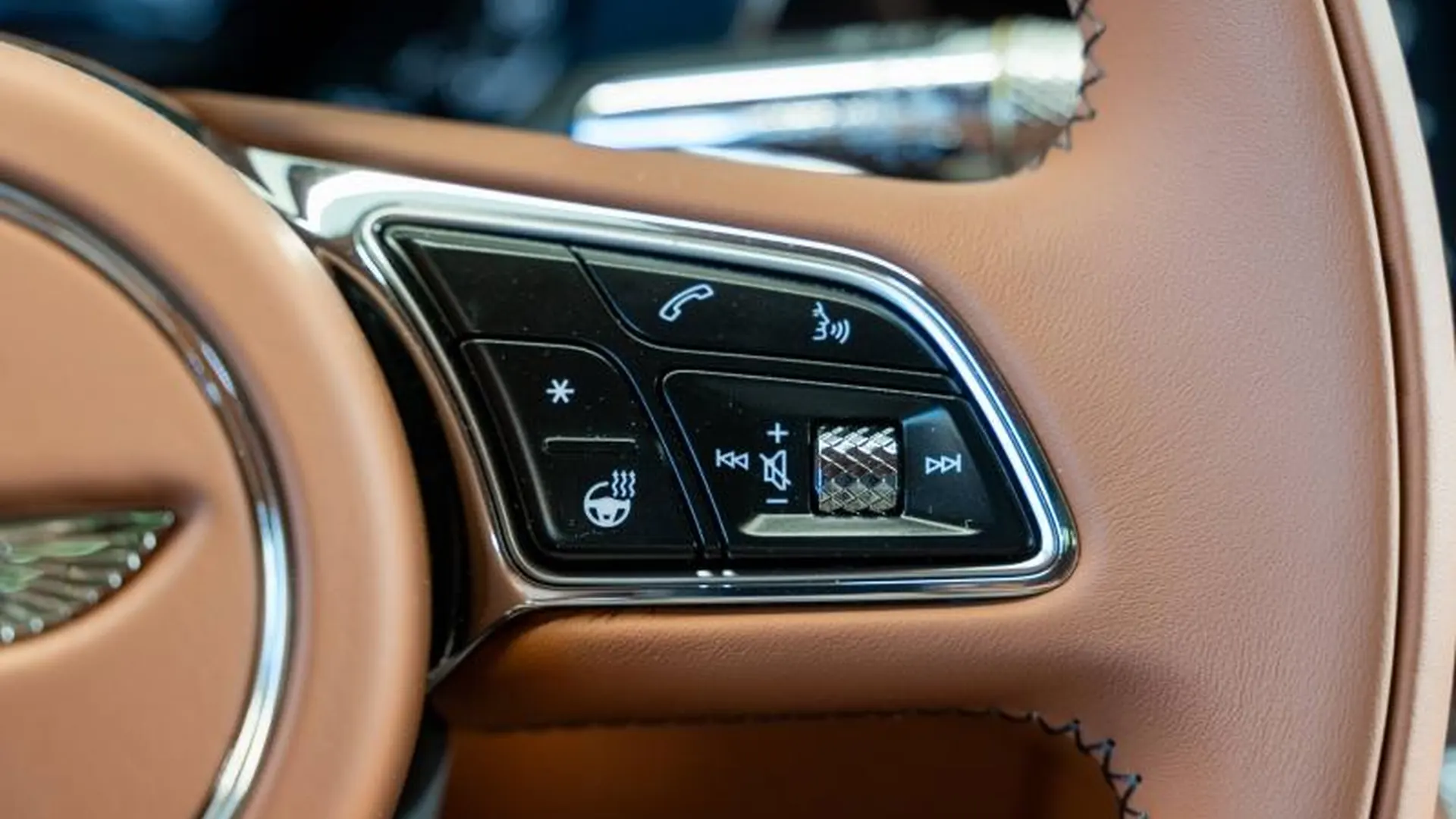 Bentley Flying Spur — photo 30