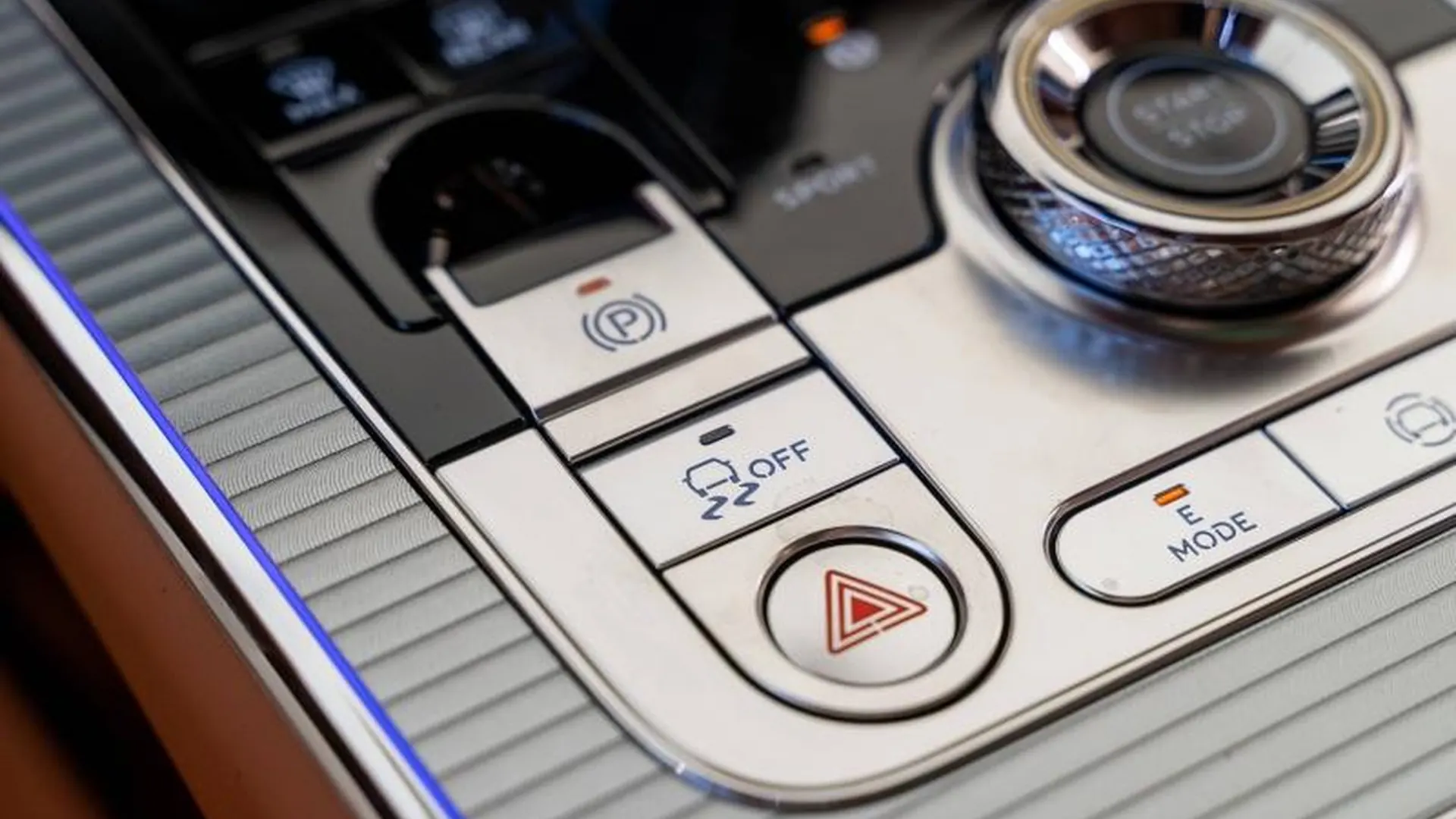 Bentley Flying Spur — photo 35