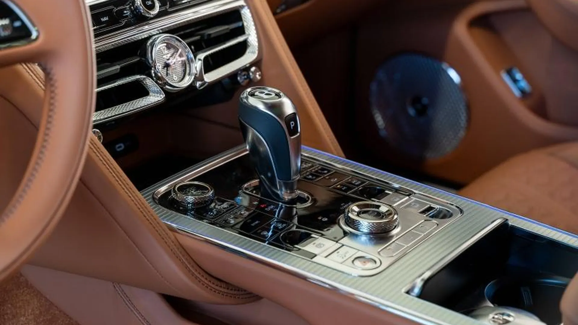 Bentley Flying Spur — photo 28
