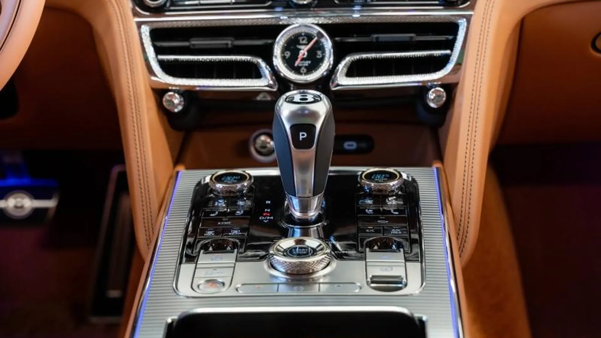 Bentley Flying Spur — photo 13