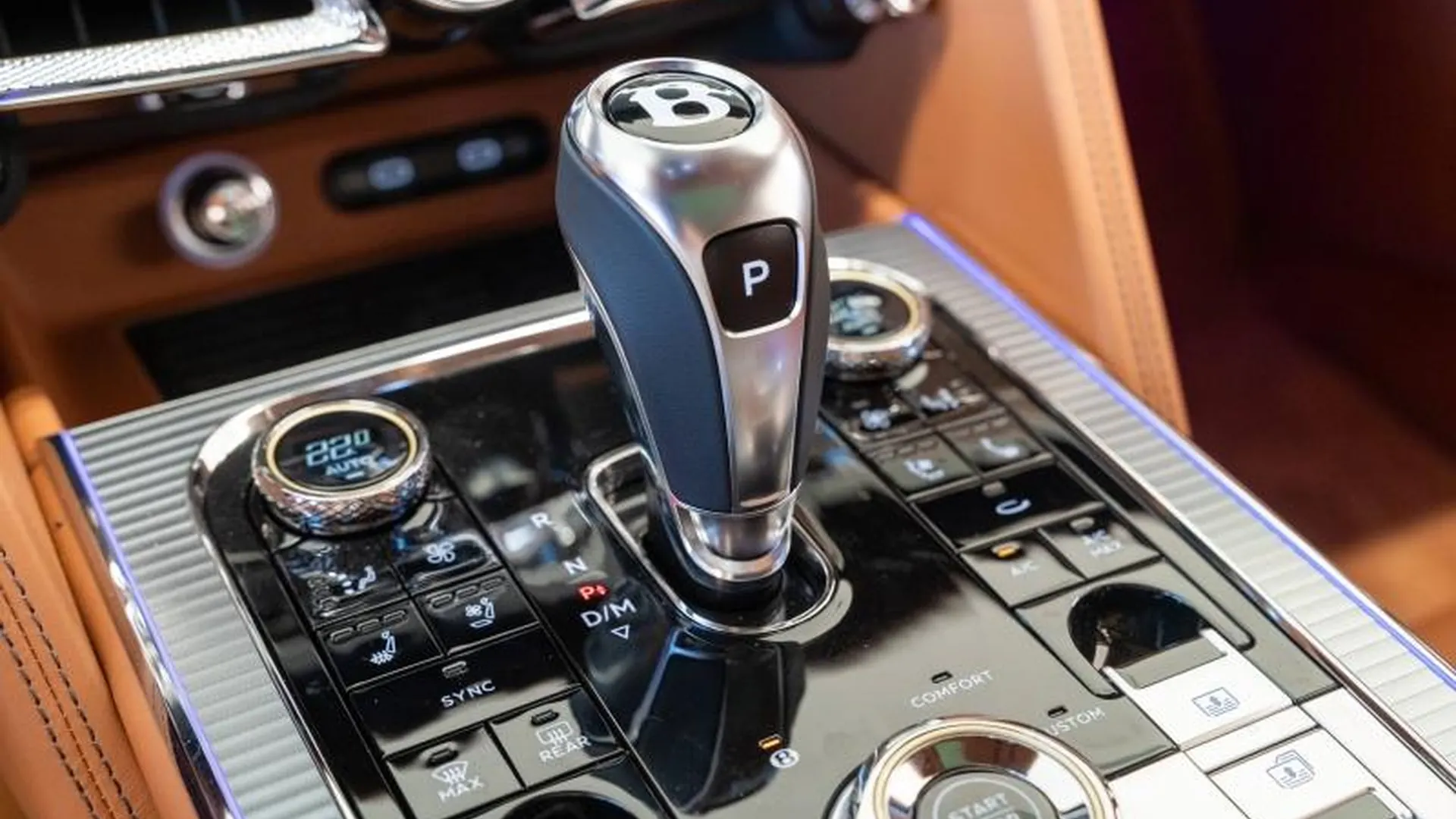 Bentley Flying Spur — photo 38