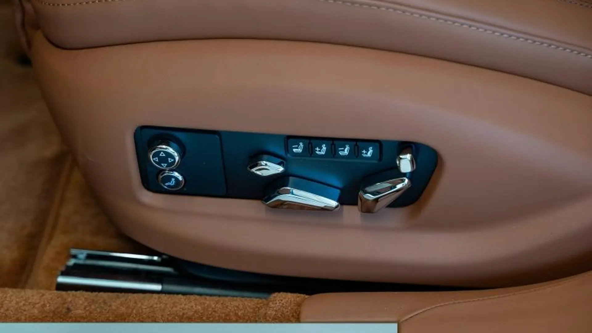 Bentley Flying Spur — photo 25